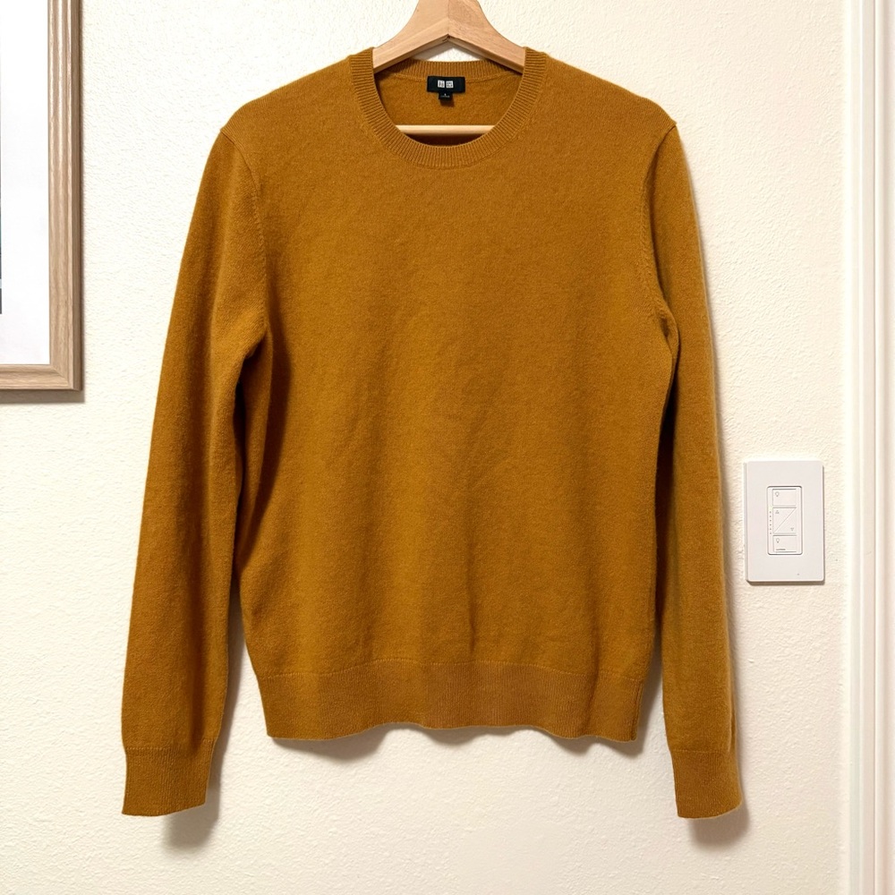 [sold] Uniqlo Men’s Cashmere Crewneck Sweater in Mustard Yellow (Size S)